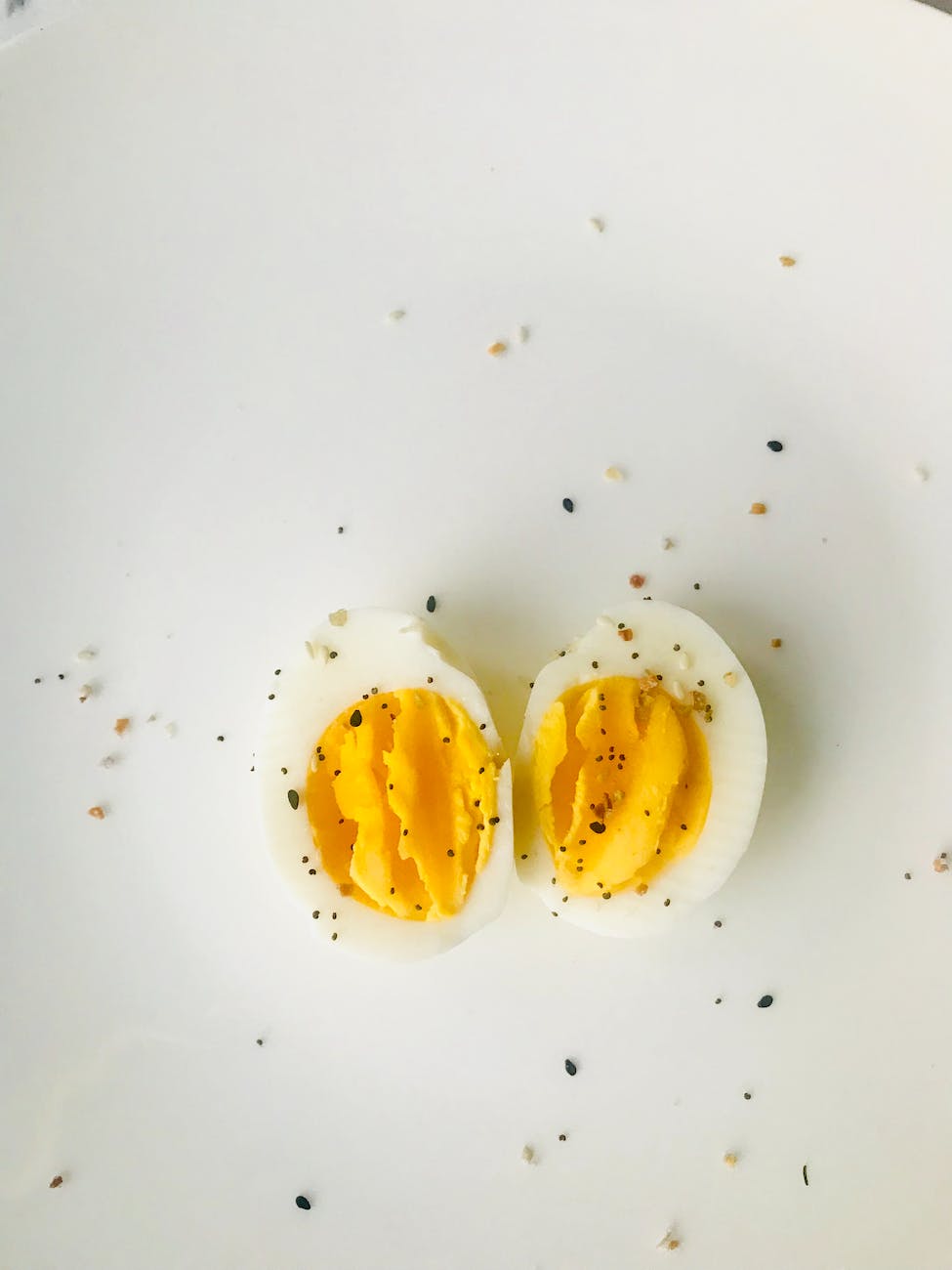sliced boiled egg on white plate
29 Healthy Snacks Ideas High in Protein: Ultimate Guide + PDF